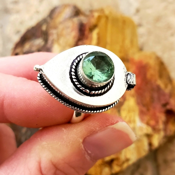 New Green Quartz 925 Silver Poison Ring. - Picture 13 of 16